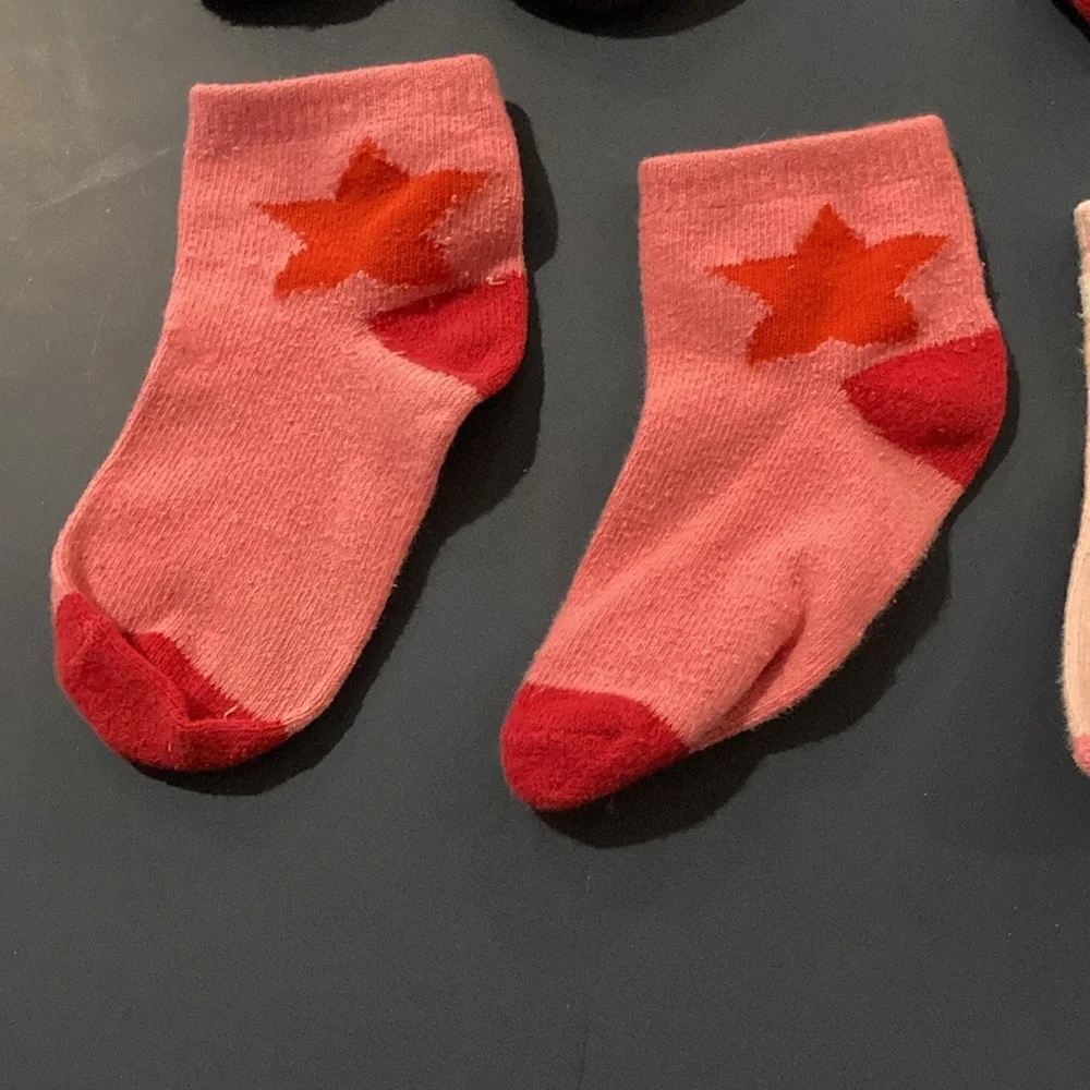Toddler girl socks clean and washed. 7 pairs or 17 socks. 3 extra socks
